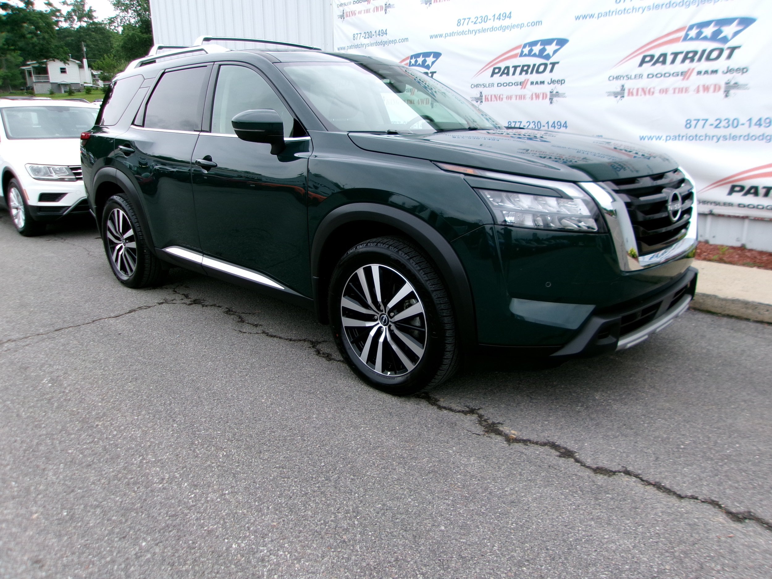 Used 2025 Nissan Pathfinder Platinum w/ Cargo Package