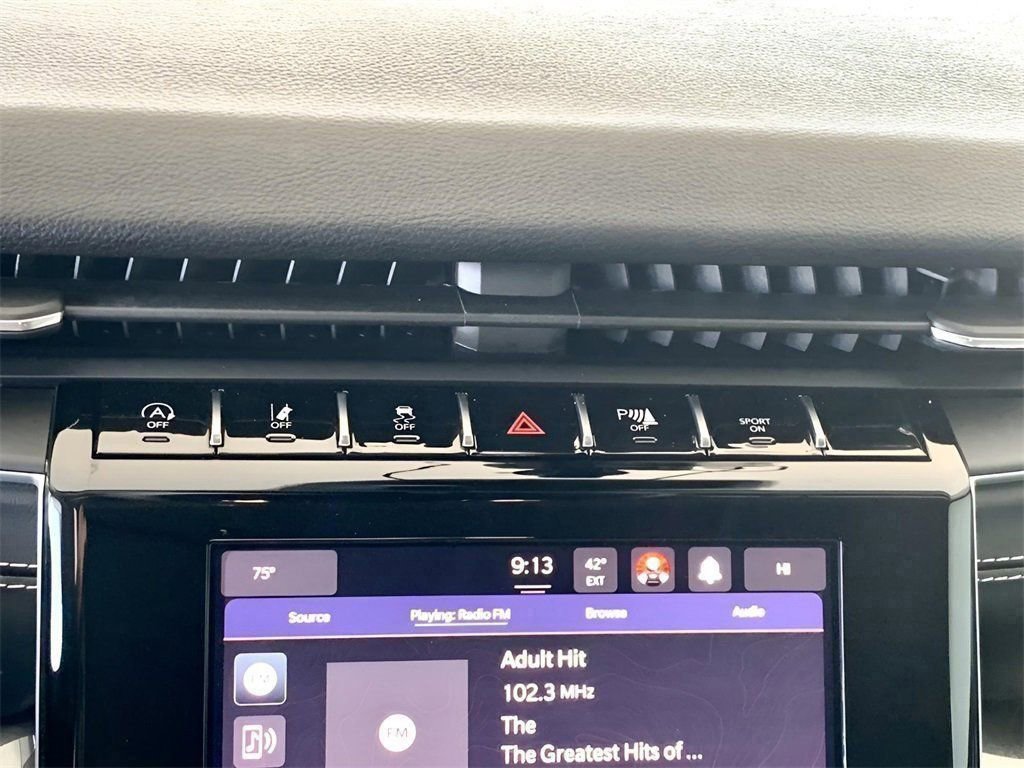 Used 2023 Jeep Grand Cherokee Laredo image 38