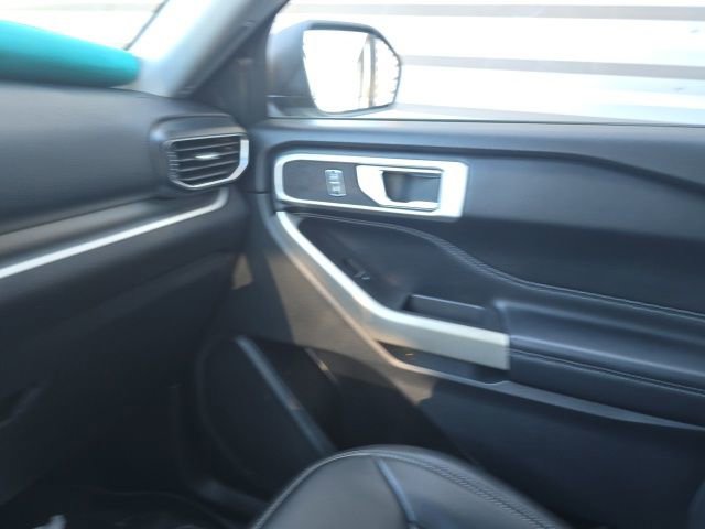 Used 2022 Ford Explorer XLT w/ Equipment Group 202A image 9