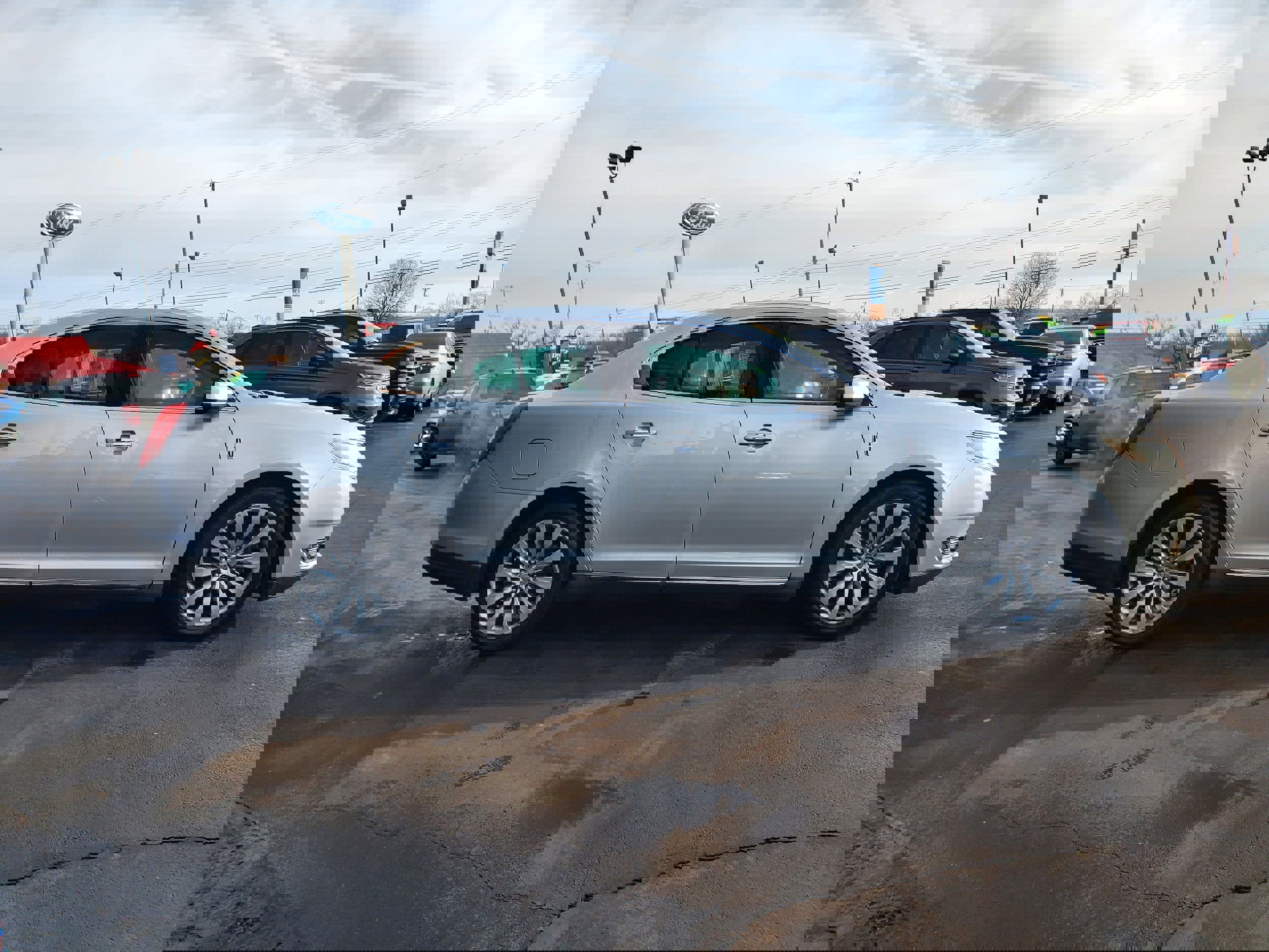 Used 2016 Lincoln MKS image 5