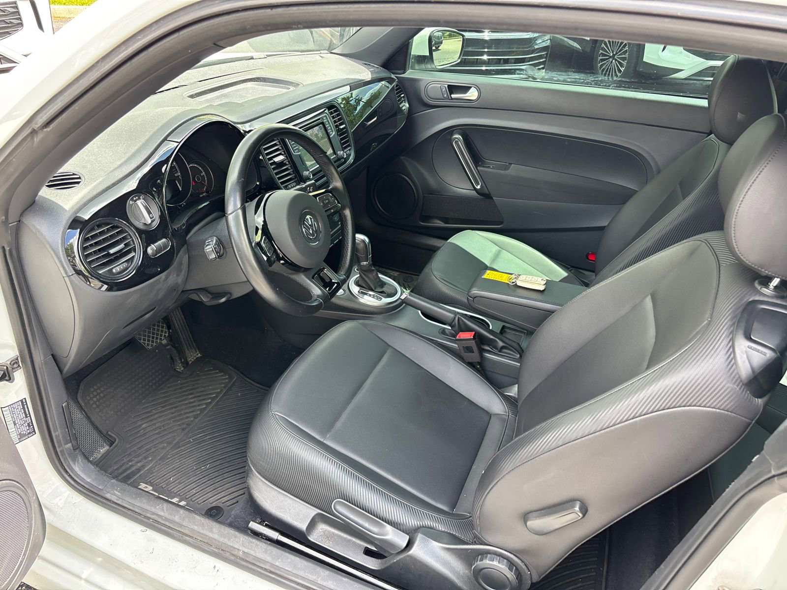 Used 2018 Volkswagen Beetle 2.0T S w/ Style & Comfort Package For S FWD image 23