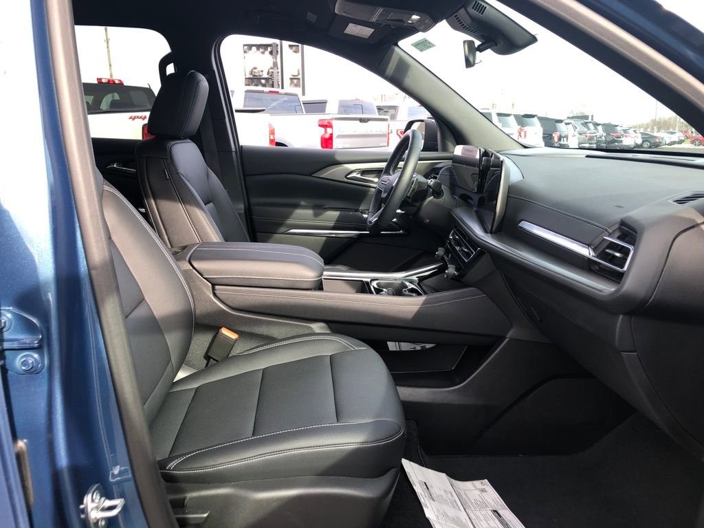 New 2025 Chevrolet Traverse LT w/ Driver Confidence Package image 18