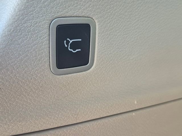 Used 2023 Chrysler Pacifica Touring-L image 5