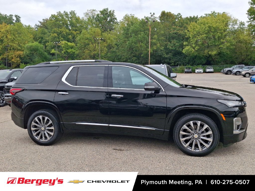 Used 2023 Chevrolet Traverse Premier FWD image 9