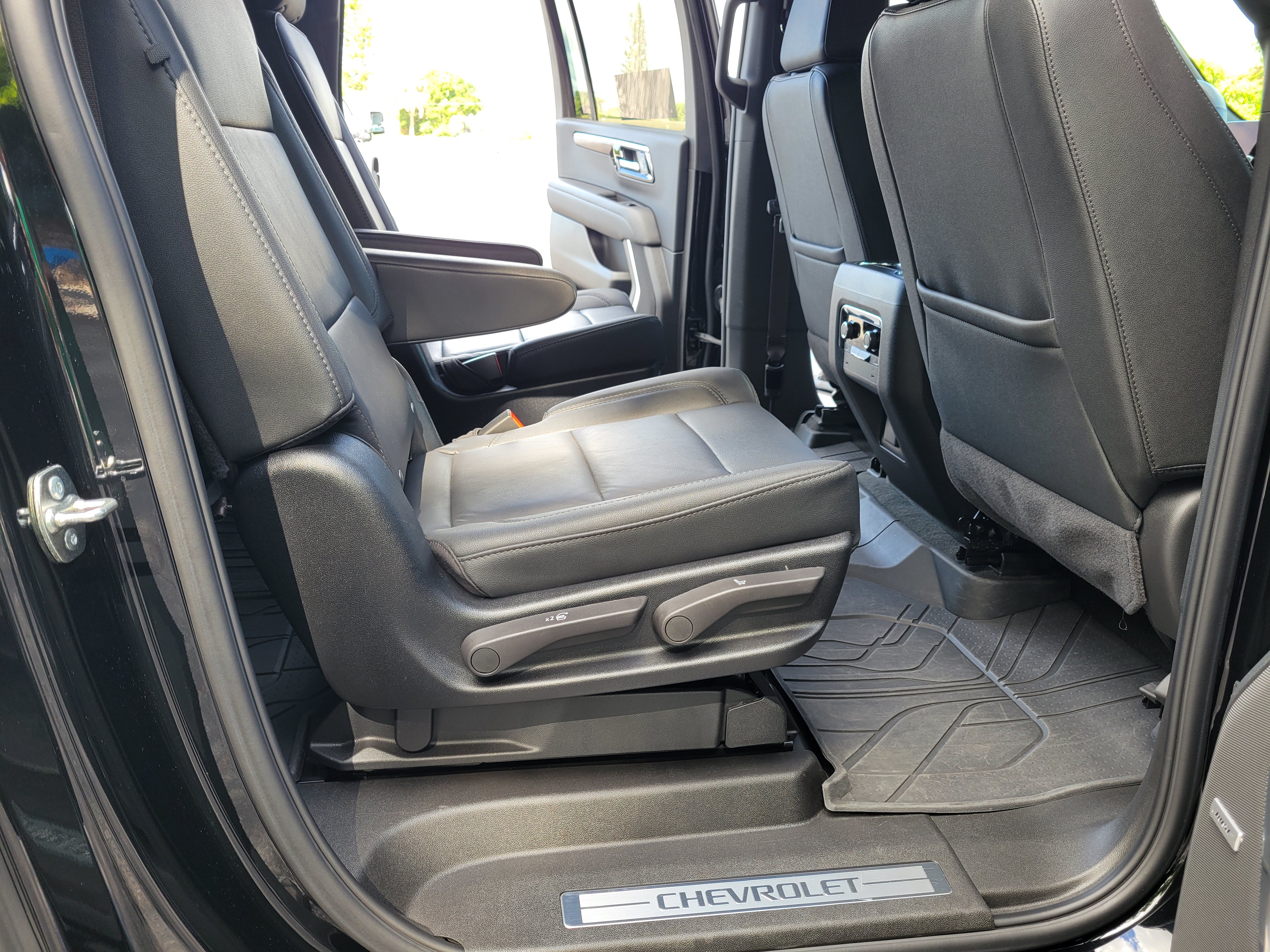 Used 2026 Chevrolet Suburban LT w/ Comfort Package RWD image 36