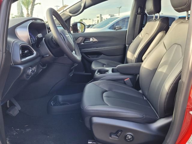 Used 2026 Chrysler Pacifica Select image 10