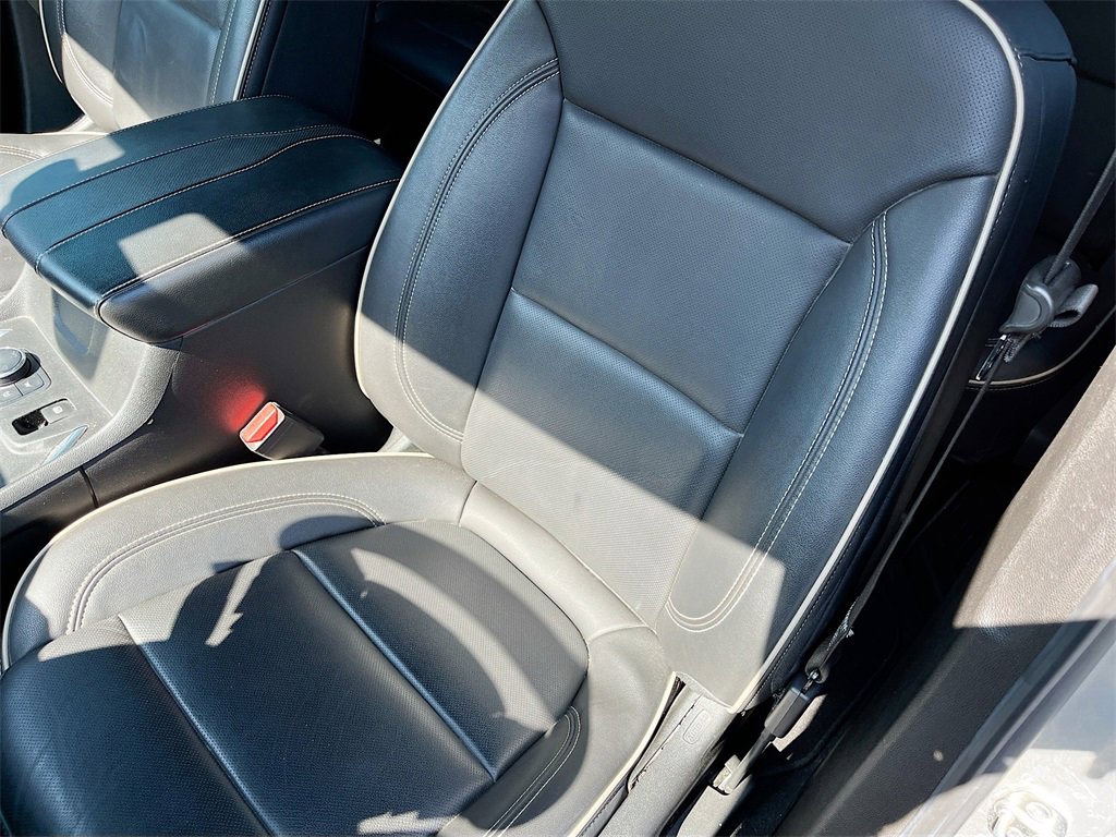 Used 2022 Chevrolet Traverse Premier w/ Redline Edition image 20