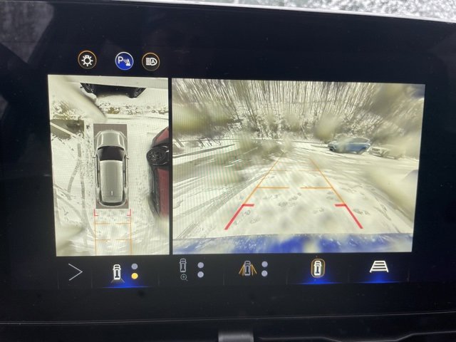 Used 2025 Chevrolet Equinox RS w/ Safety and Technology Package image 11