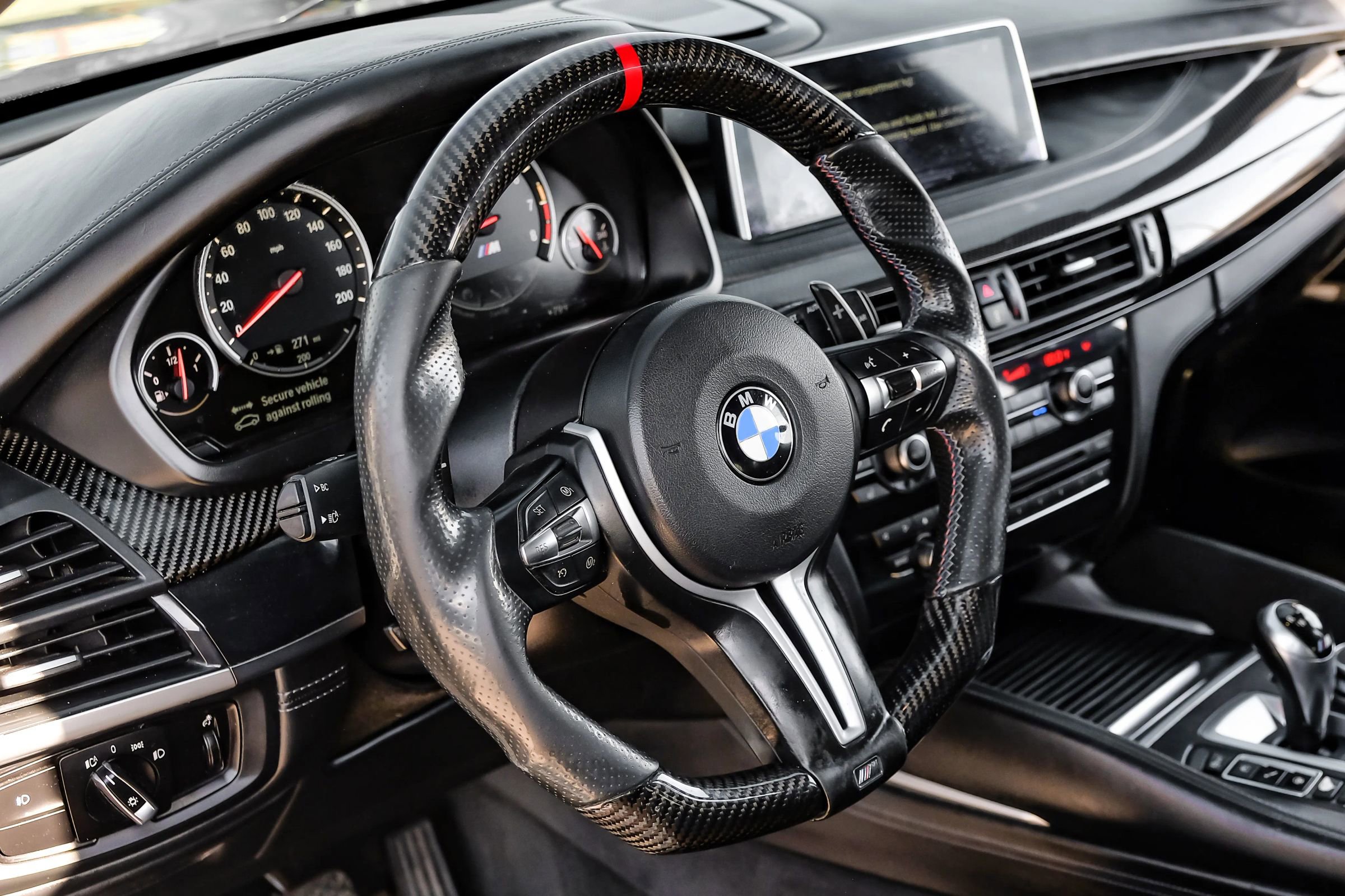 Used 2016 BMW X5 M image 22