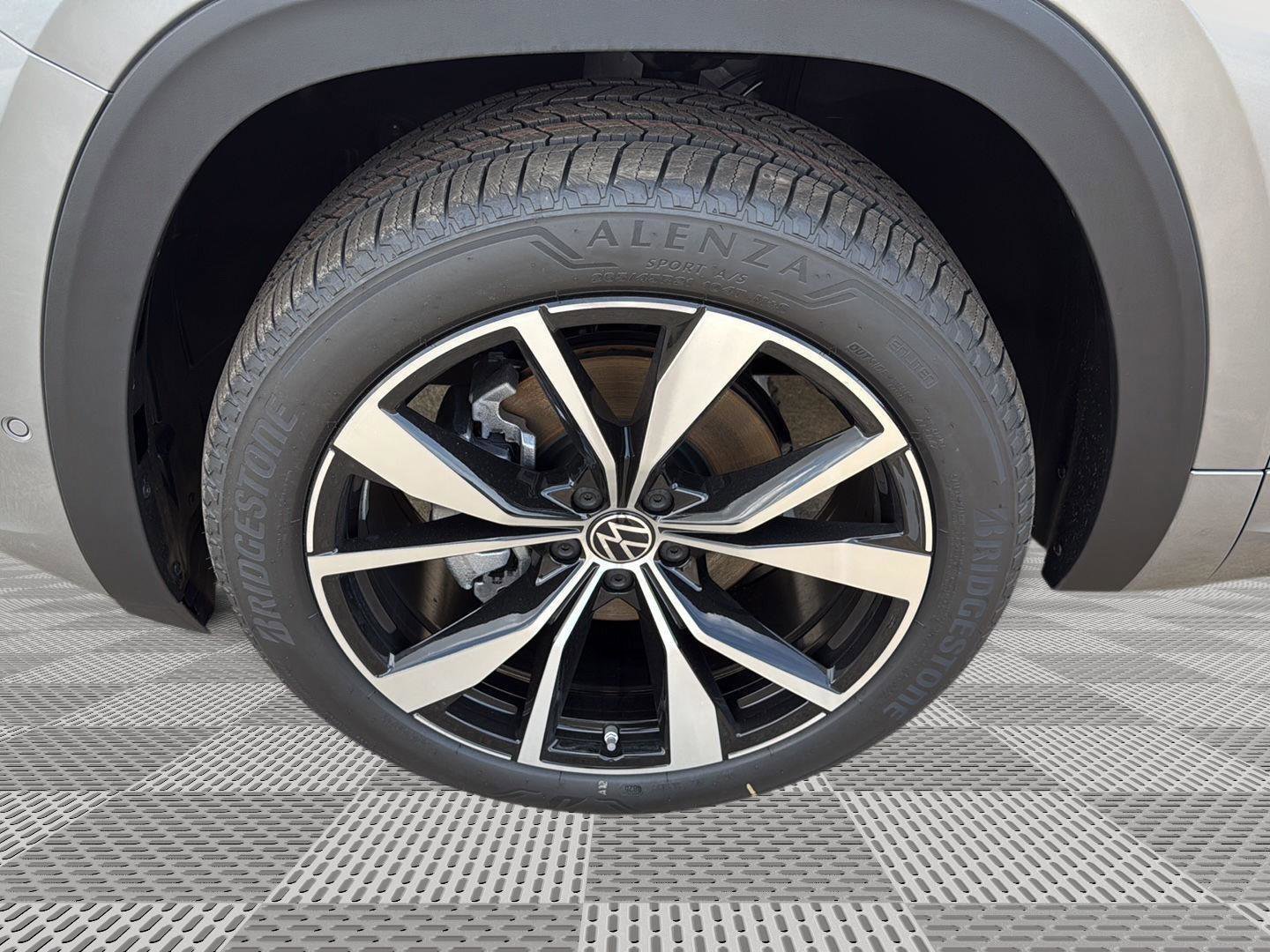 New 2026 Volkswagen Atlas SEL Premium R-Line image 9