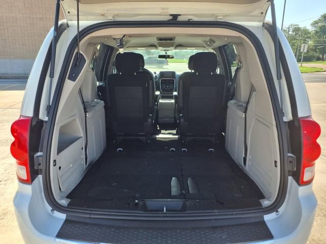 Used 2016 Dodge Grand Caravan SXT w/ Rear Park Assist Package image 23