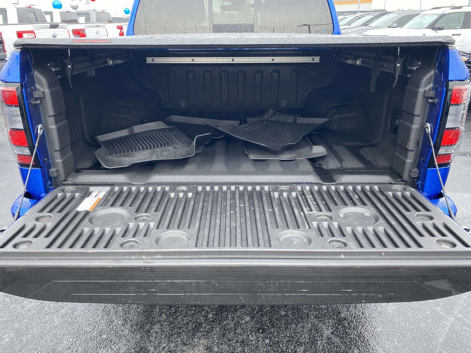 Used 2024 Nissan Frontier SL image 8