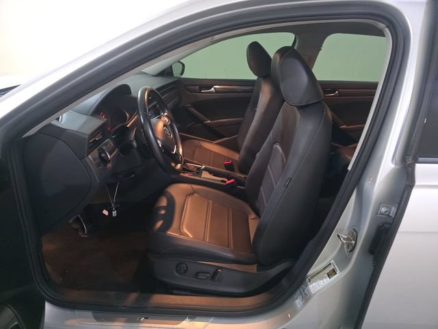 Used 2020 Volkswagen Passat 2.0T R-Line FWD image 5