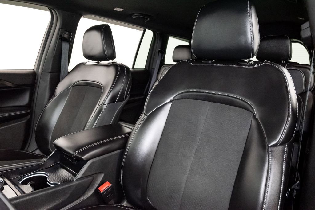 Used 2025 Jeep Grand Cherokee L Altitude image 8