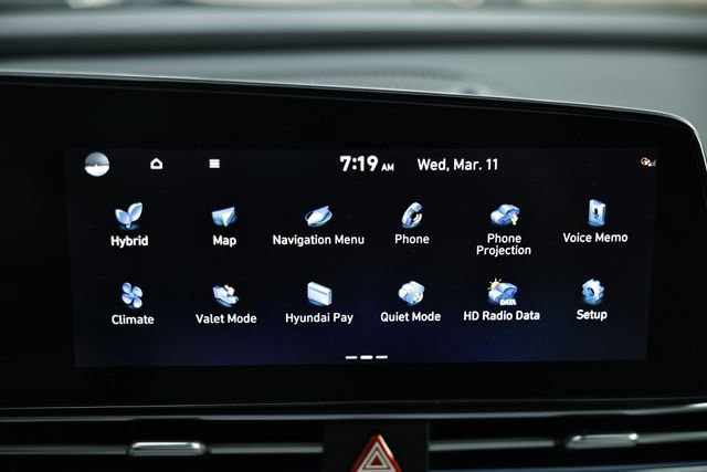 Certified 2025 Hyundai Elantra Limited image 34