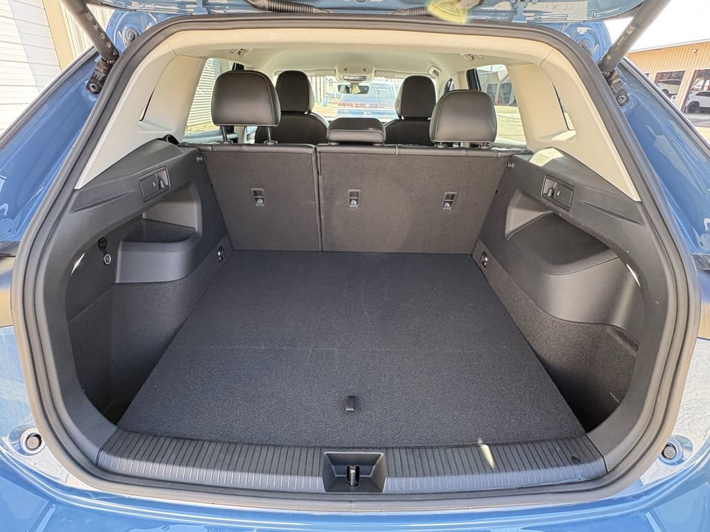 Used 2025 Volkswagen Tiguan SE FWD image 26