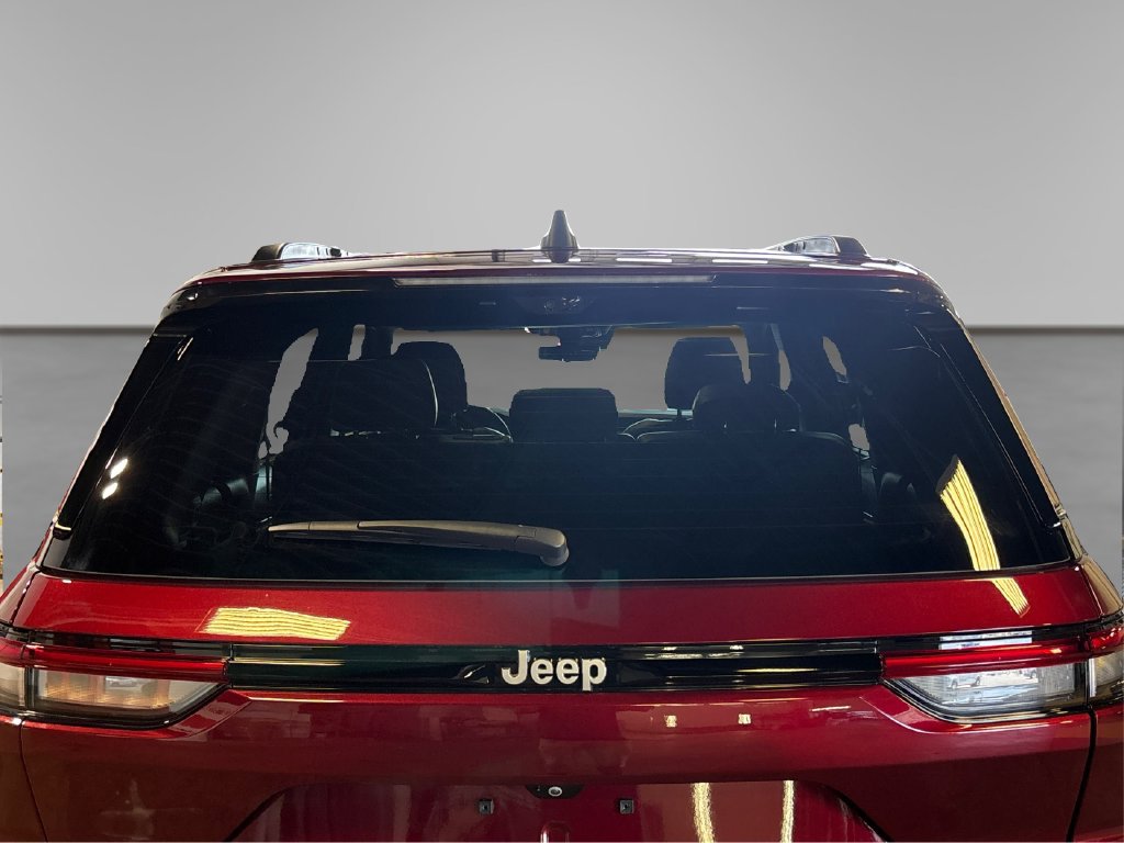 Used 2025 Jeep Grand Cherokee Limited w/ Luxury Tech Group II AWD/4WD image 20