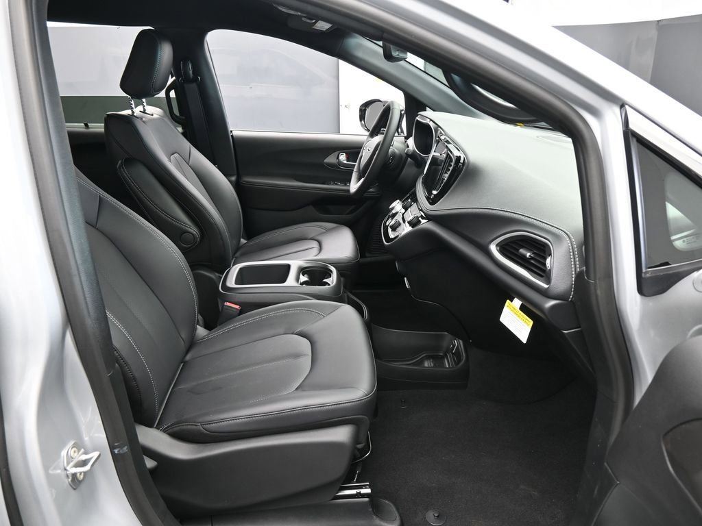 New 2026 Chrysler Pacifica Select image 39