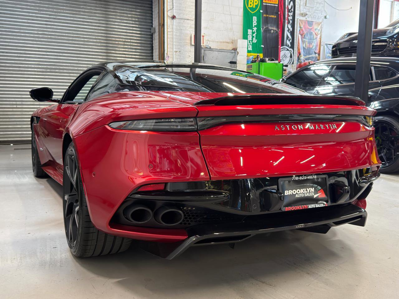 Used 2019 Aston Martin DBS Superleggera RWD image 9