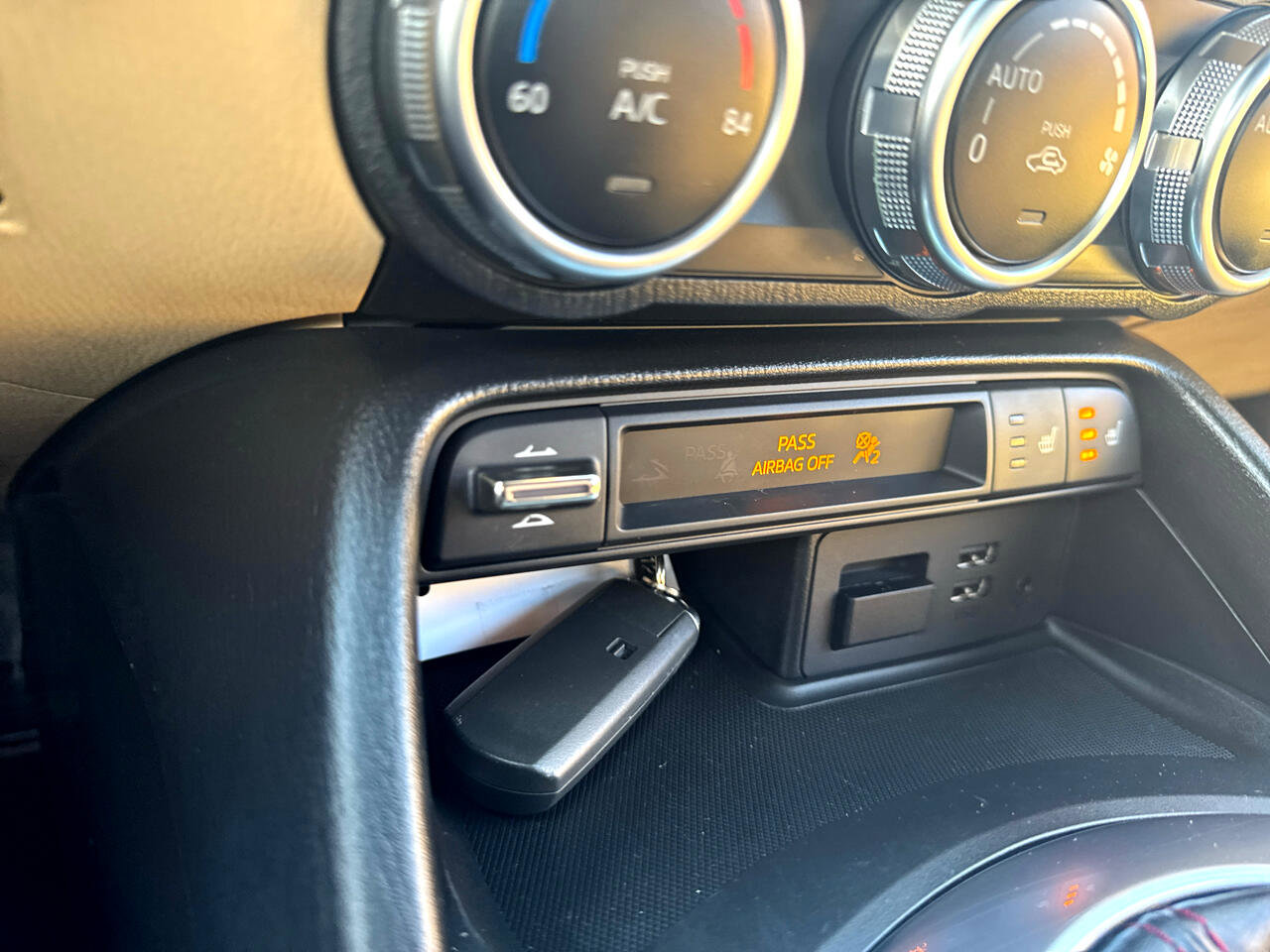 Used 2017 MAZDA MX-5 Miata RF Grand Touring image 39