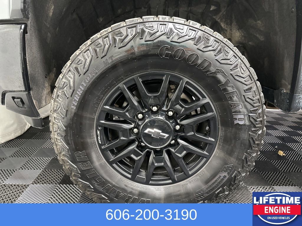 Used 2024 Chevrolet Silverado 2500 ZR2 w/ Technology Package image 13