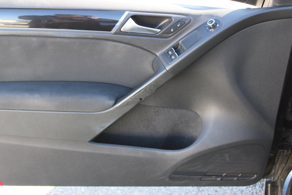 Used 2011 Volkswagen Golf 2-Door FWD image 28