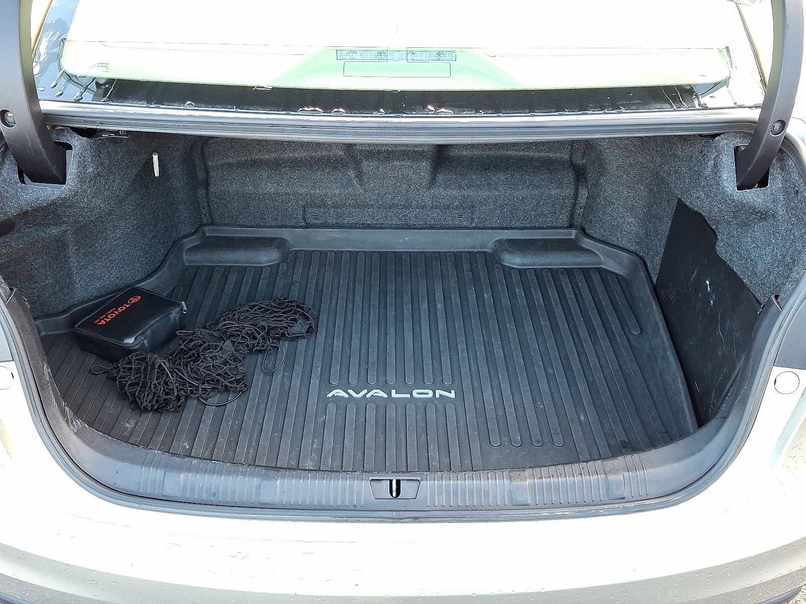 Used 2016 Toyota Avalon Limited image 7