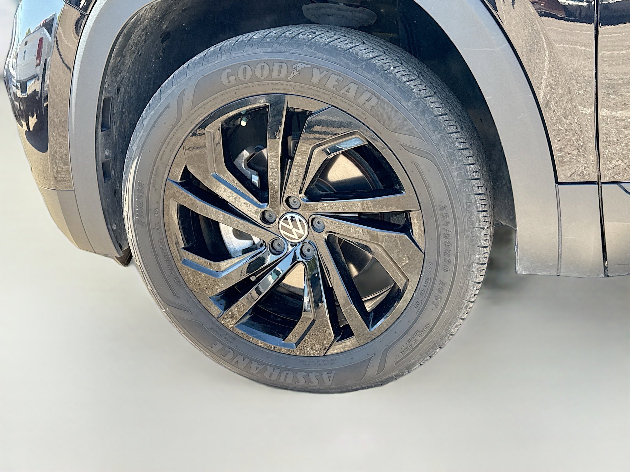 Used 2023 Volkswagen Atlas SE w/ Black Wheel Package image 42