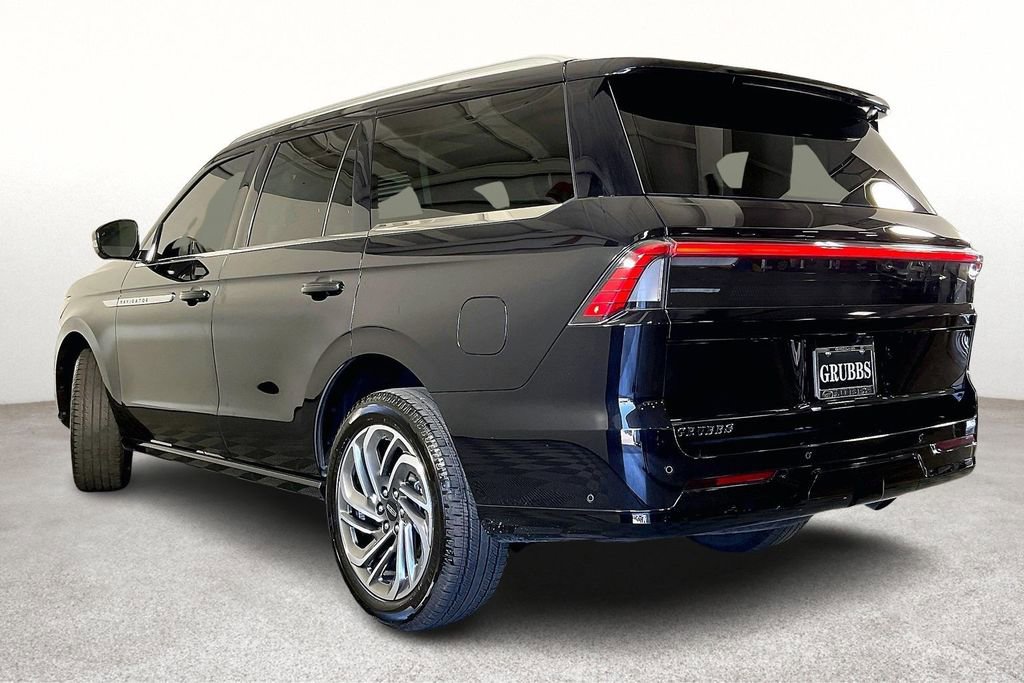 Used 2025 Lincoln Navigator Reserve image 16