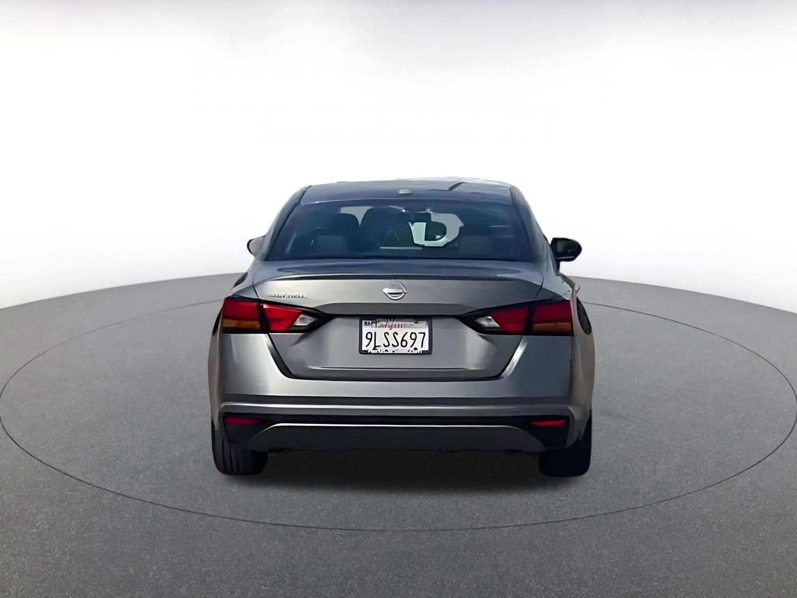 Used 2024 Nissan Altima 2.5 SV image 11