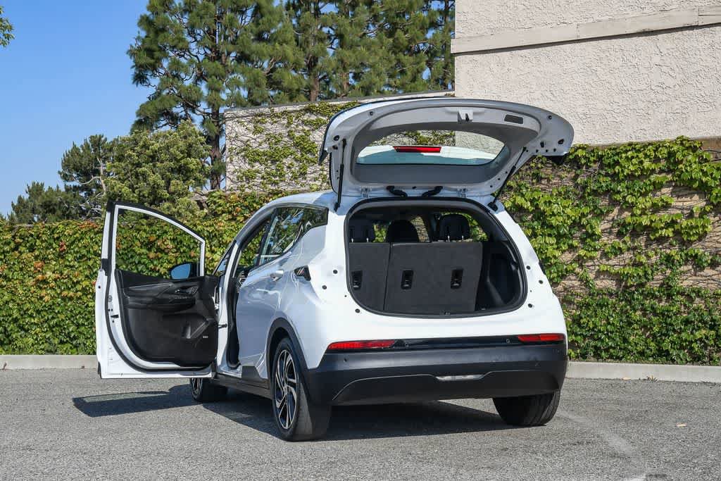 Used 2023 Chevrolet Bolt LT w/ Infotainment Package FWD image 24