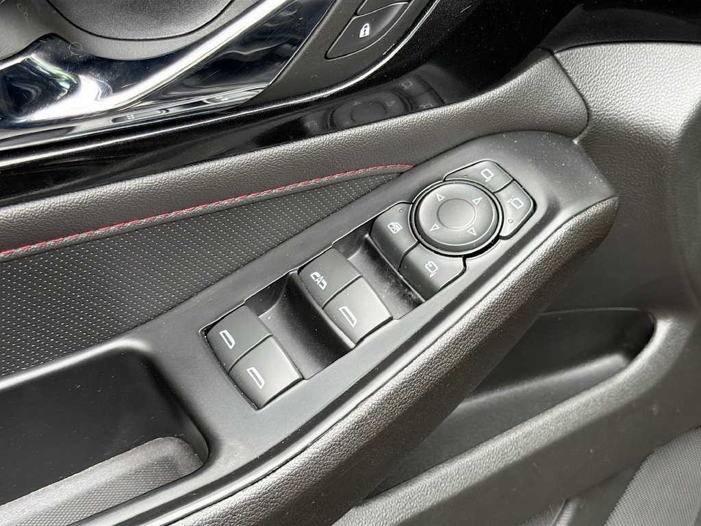 Used 2023 Chevrolet Traverse RS FWD image 18