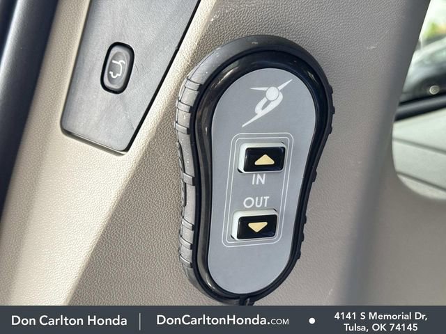 Used 2019 Dodge Grand Caravan SXT image 10