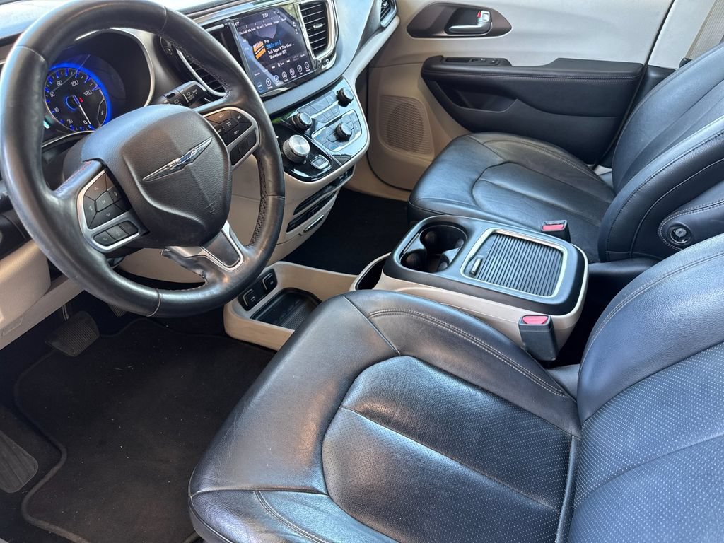 Used 2018 Chrysler Pacifica Touring-L Plus FWD image 9