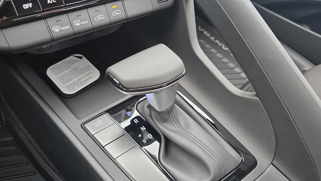 New 2026 Hyundai Elantra Sport FWD image 14