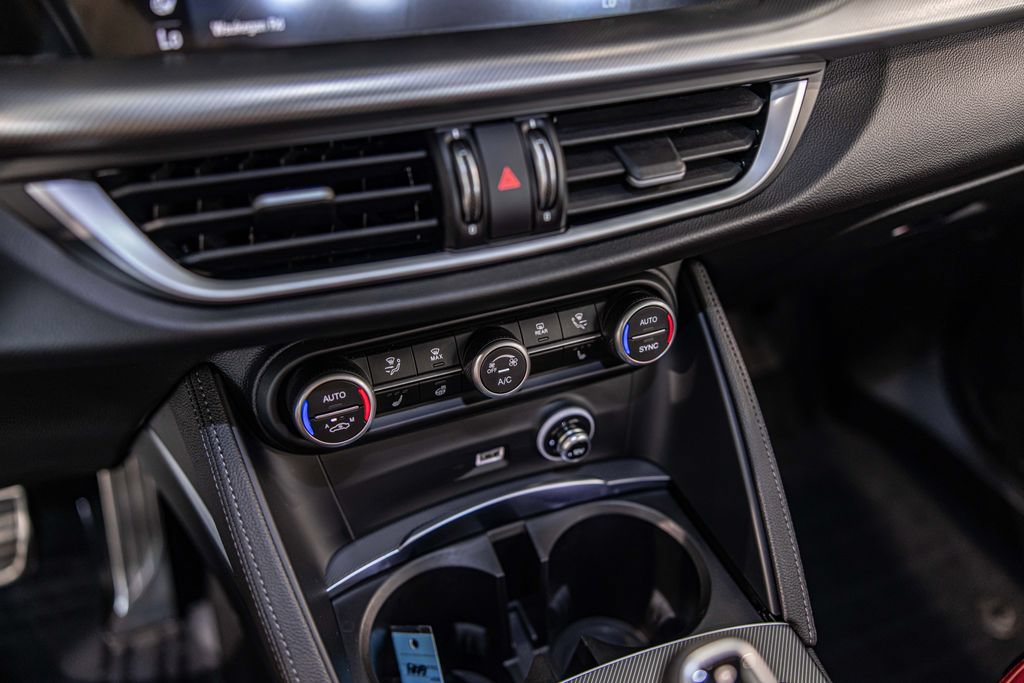 Used 2022 Alfa Romeo Stelvio Veloce AWD/4WD image 29