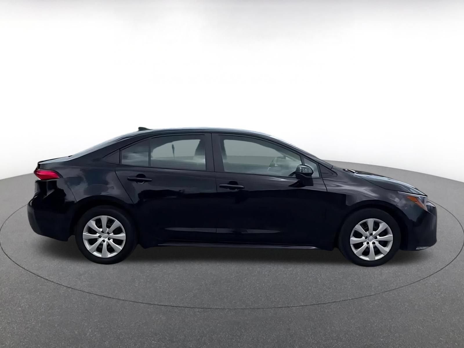Used 2025 Toyota Corolla LE FWD image 15