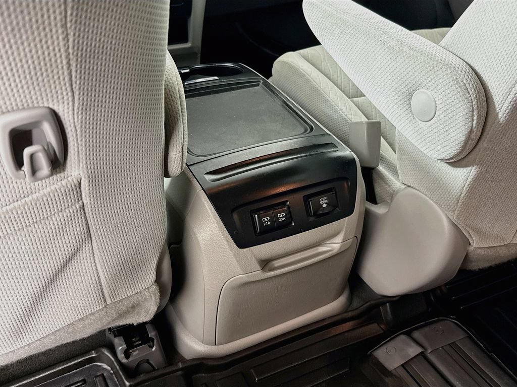 Certified 2018 Toyota Sienna LE FWD image 25