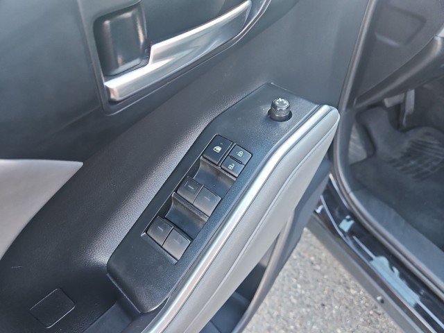 Used 2021 Toyota Highlander XLE image 10