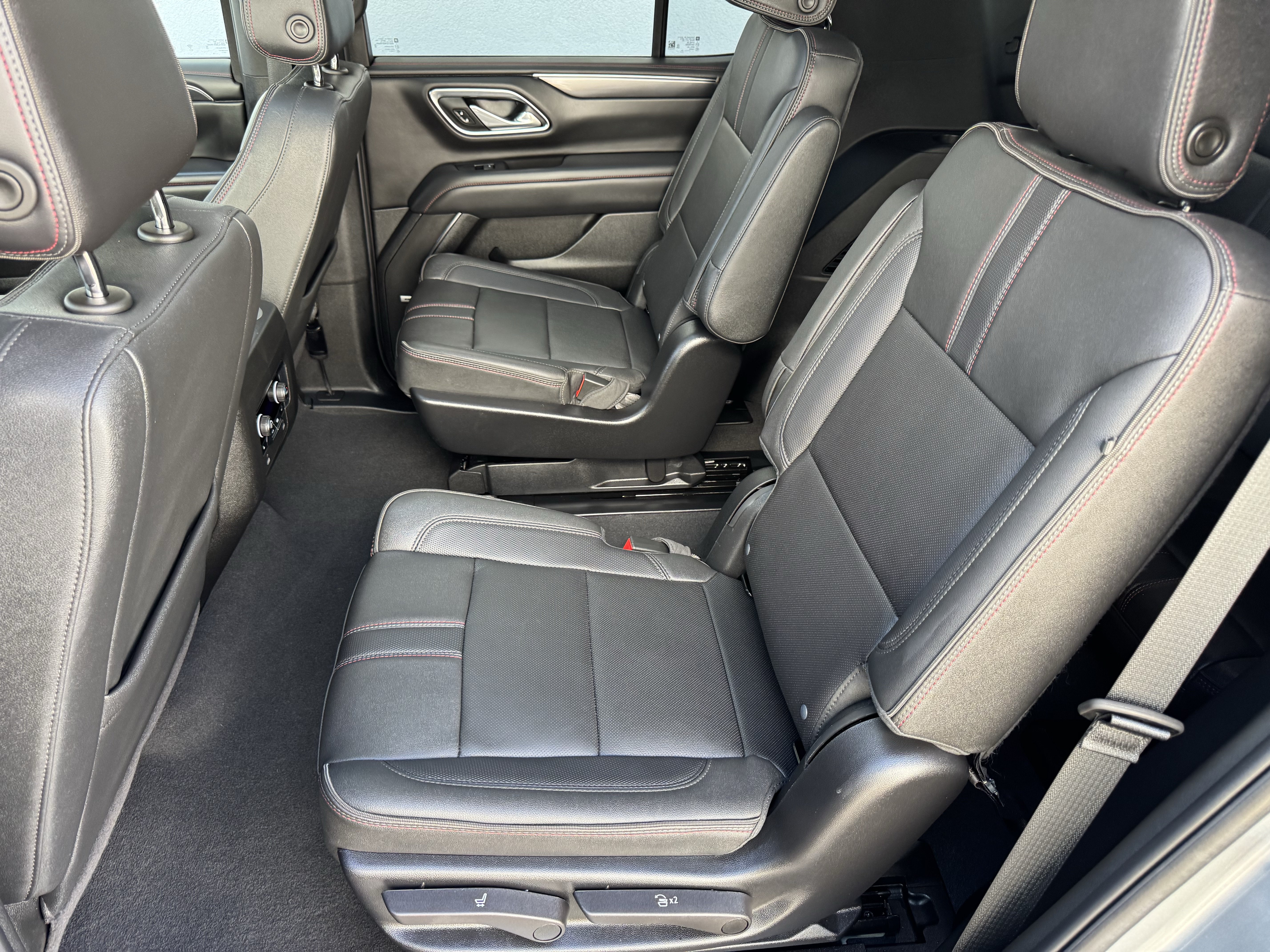Used 2024 Chevrolet Tahoe RST w/ Luxury Package AWD/4WD image 15