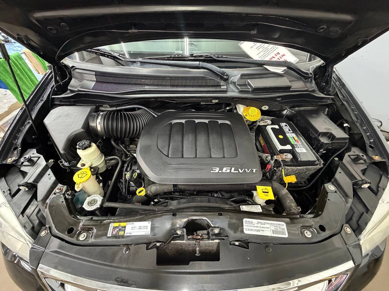 Used 2015 Chrysler Town & Country Touring FWD image 31