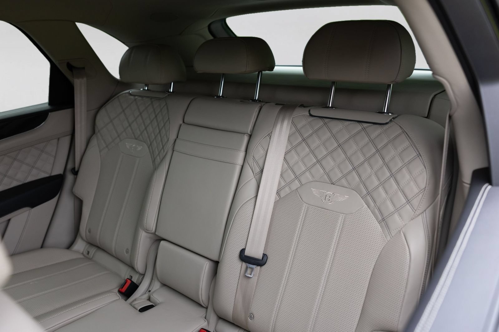 Used 2021 Bentley Bentayga w/ First Edition Specification AWD/4WD image 15