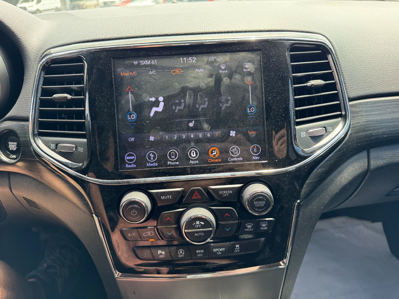 Used 2019 Jeep Grand Cherokee Laredo w/ Laredo X Package RWD image 28