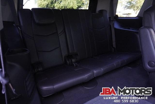 Used 2018 Cadillac Escalade Premium Luxury AWD/4WD image 10