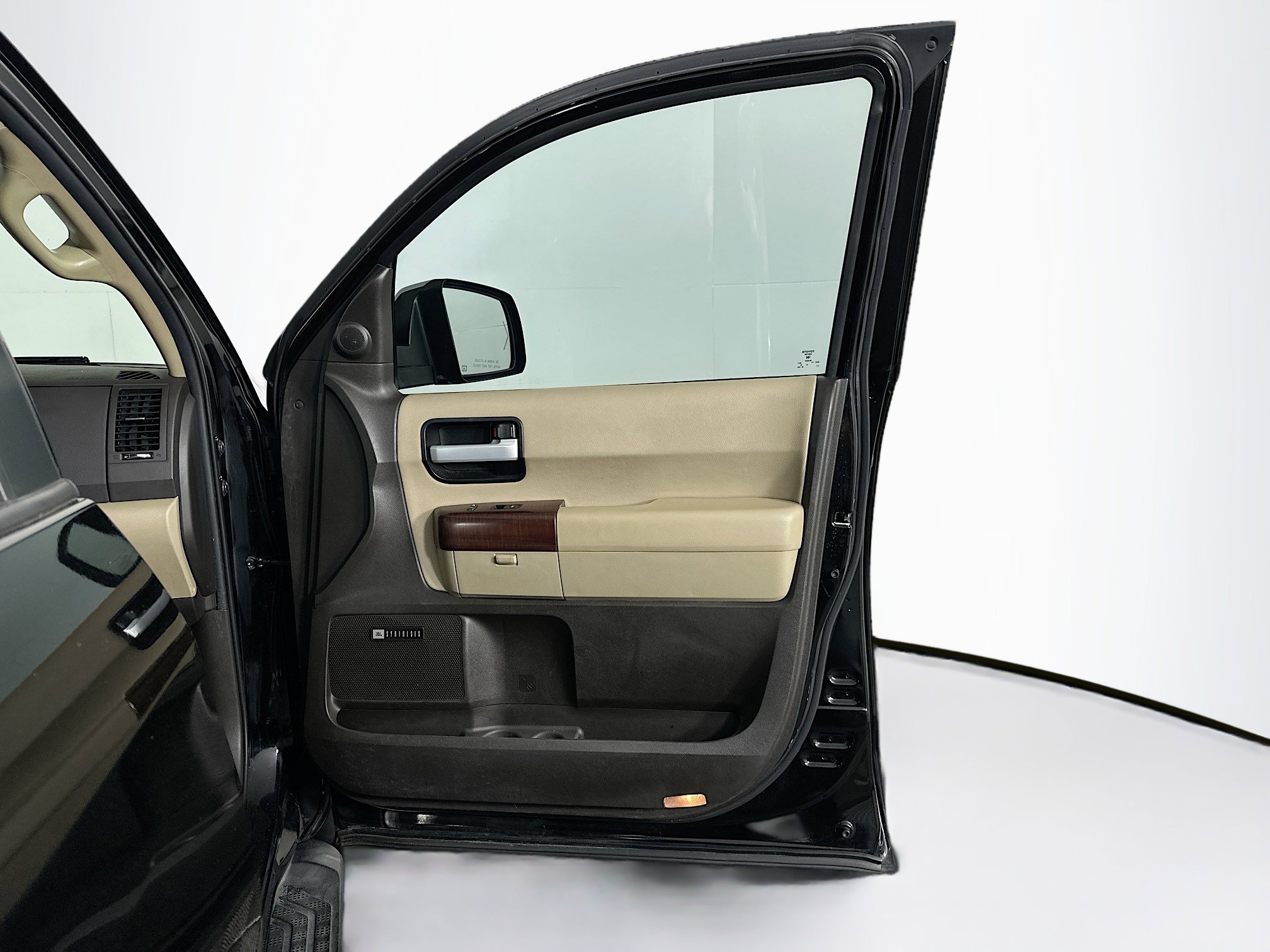 Used 2011 Toyota Sequoia Platinum image 35