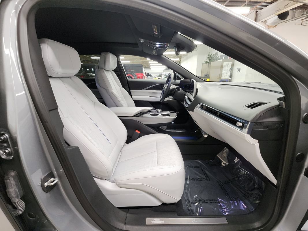 Used 2024 Cadillac Lyriq Sport image 16