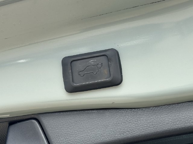 Used 2023 Toyota RAV4 XLE Premium FWD image 28