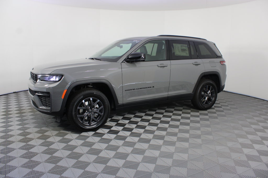 New 2027 Jeep Grand Cherokee 4WD image 2