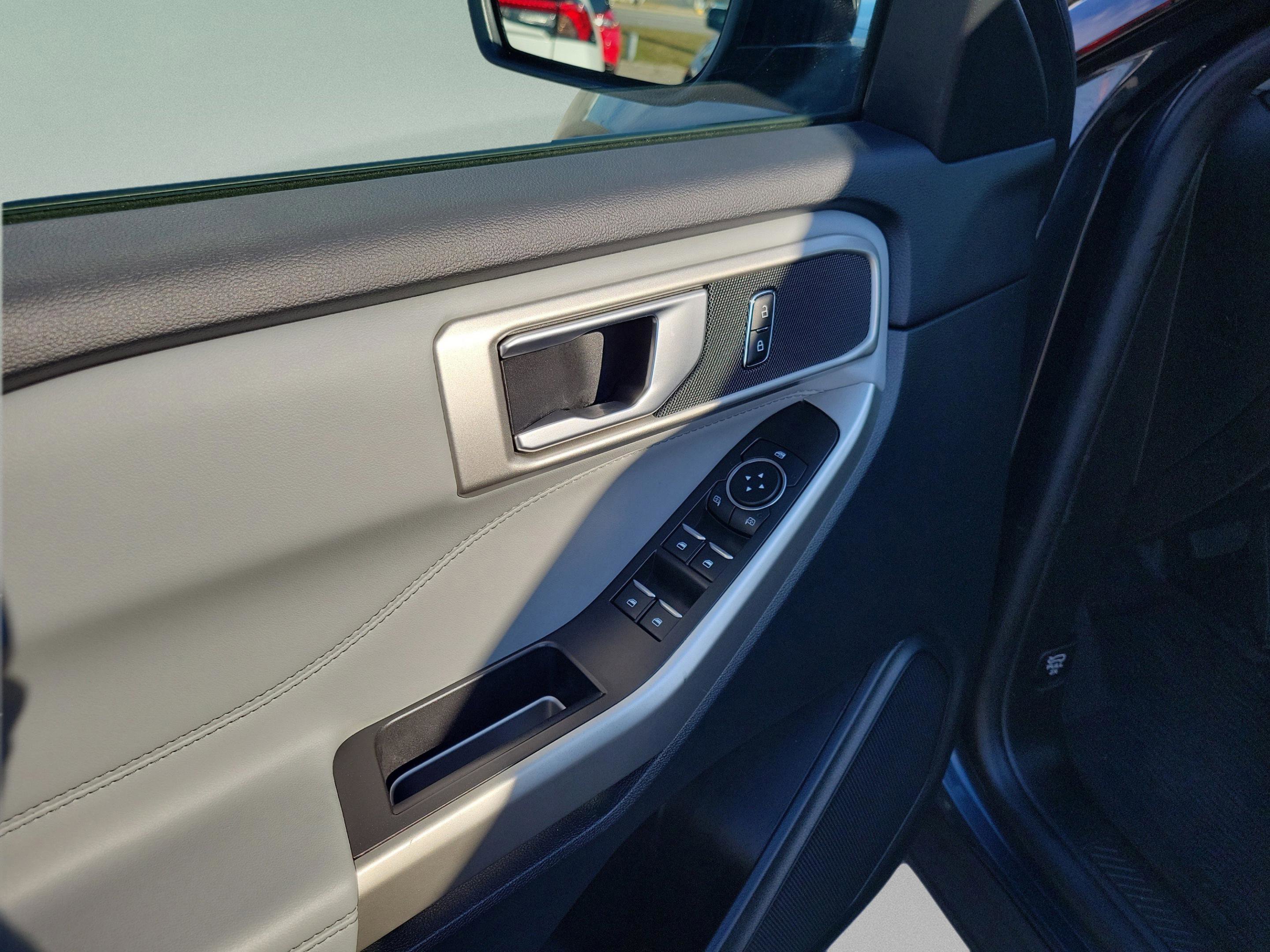Certified 2023 Ford Explorer XLT w/ Equipment Group 202A image 6