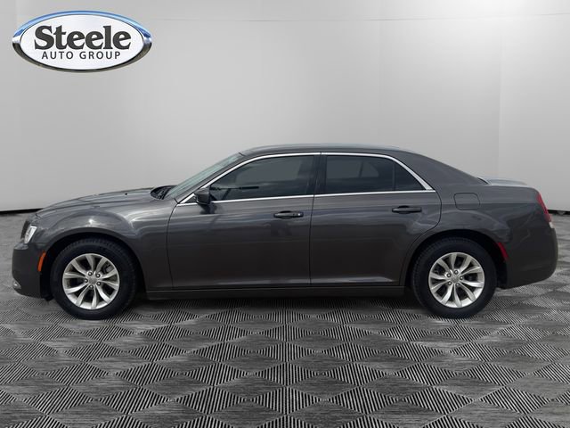 Used 2023 Chrysler 300 Touring image 2